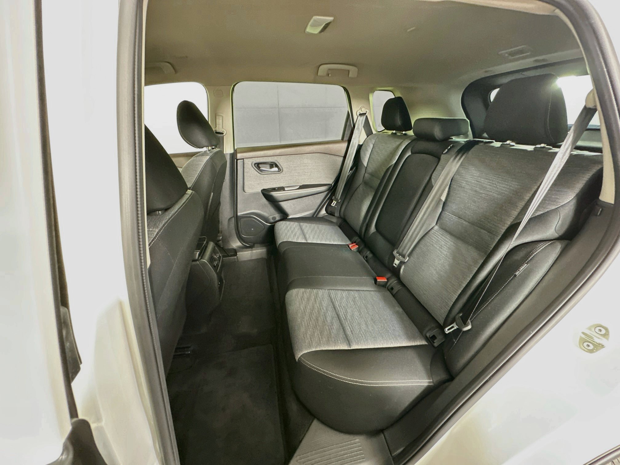 Used 2023 Nissan Rogue SV FWD image 26