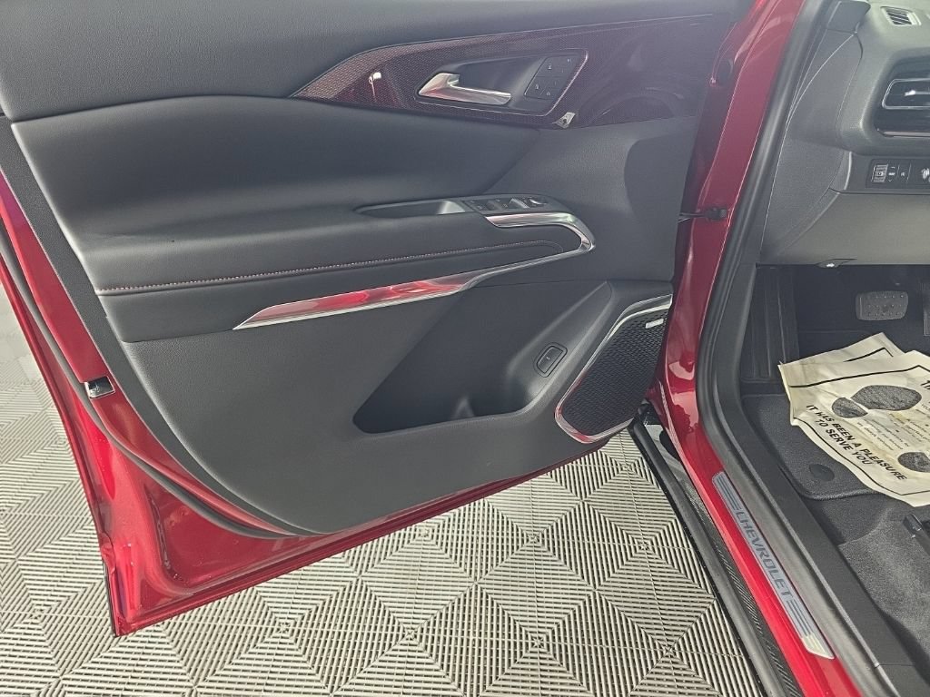 New 2027 Chevrolet Traverse RS w/ LPO, Floor Liner Package FWD image 11