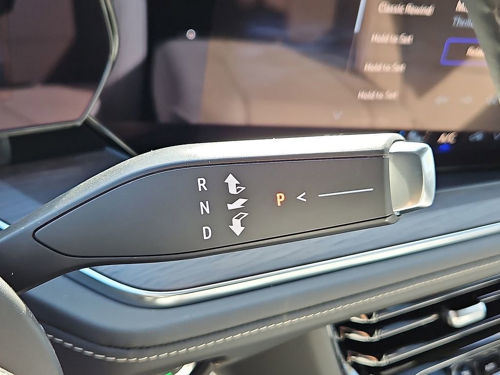 New 2025 Chevrolet Suburban Premier image 12