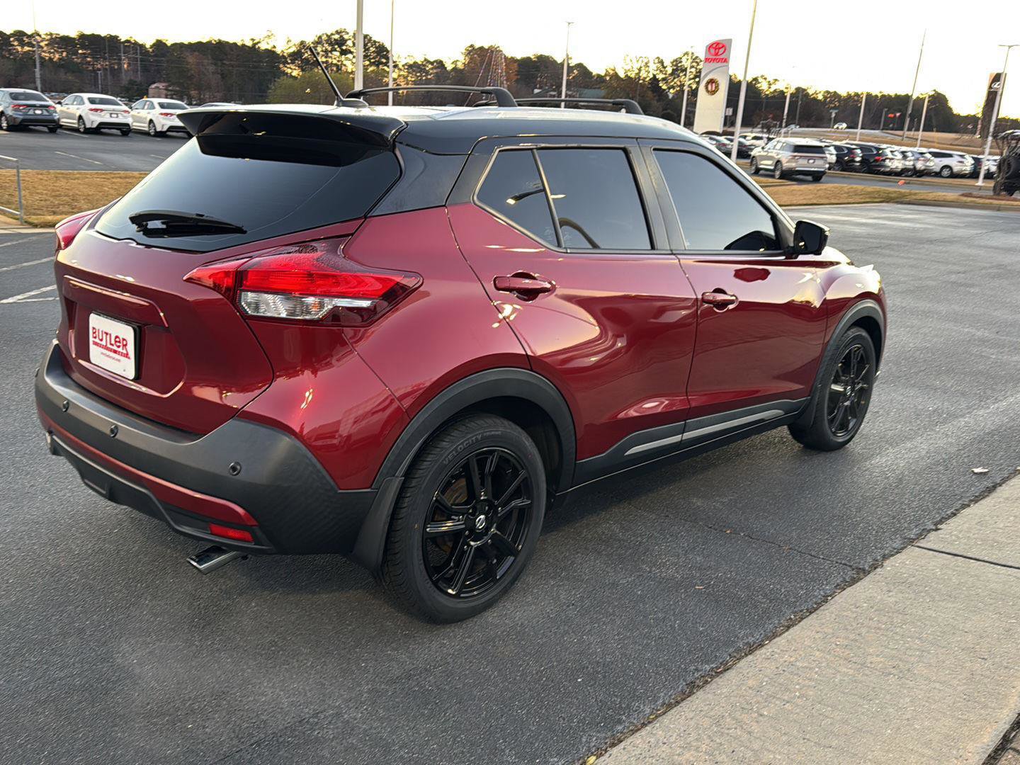 Used 2020 Nissan Kicks SR w/ SR Premium Package image 5