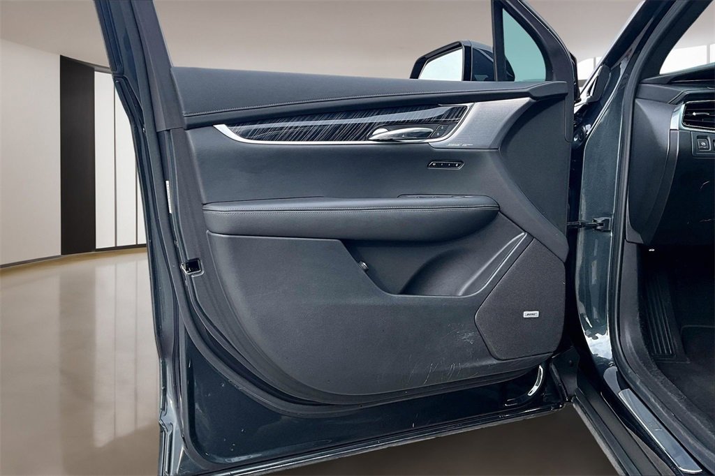 Used 2023 Cadillac XT6 Premium Luxury w/ Technology Package image 18