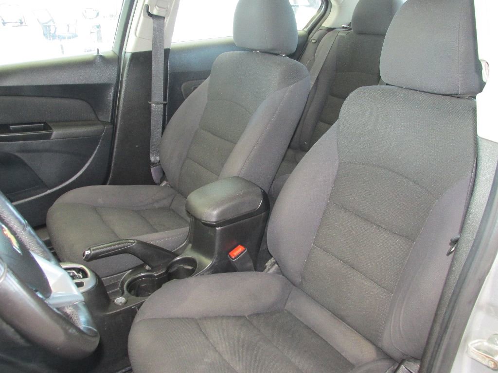 Used 2013 Chevrolet Cruze LT image 4
