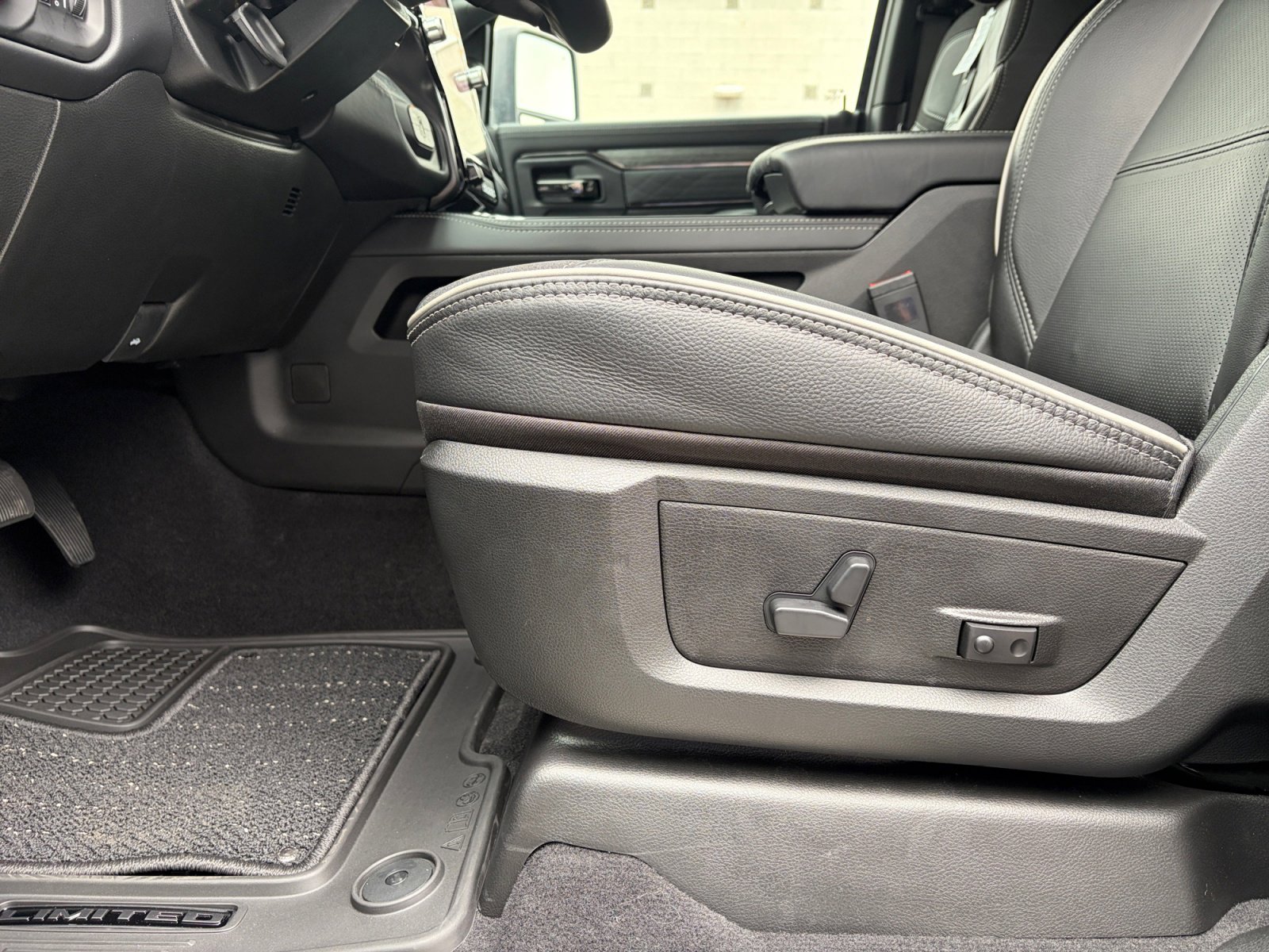 New 2026 RAM 2500 Limited image 13