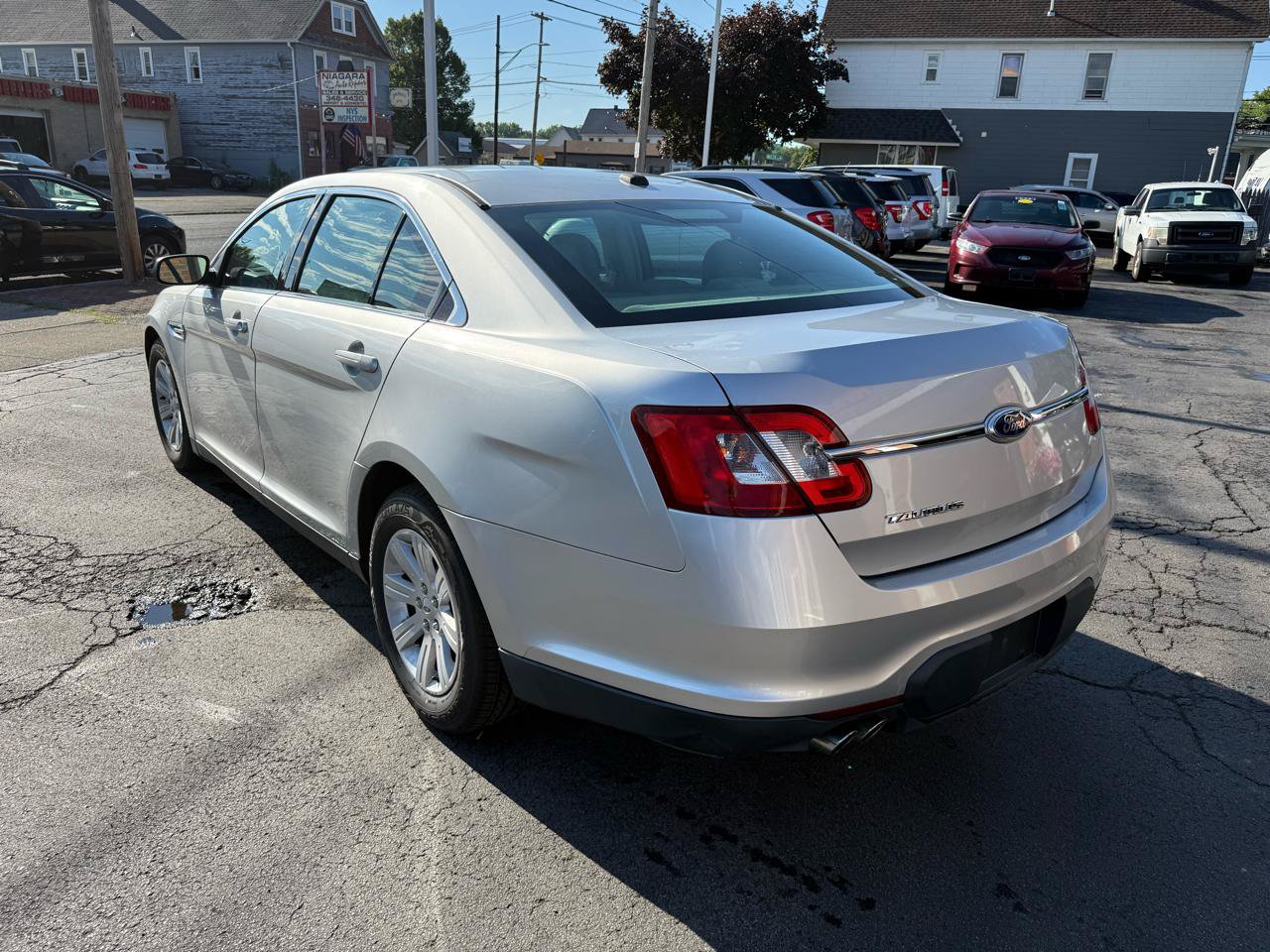 Used 2011 Ford Taurus SE FWD image 7