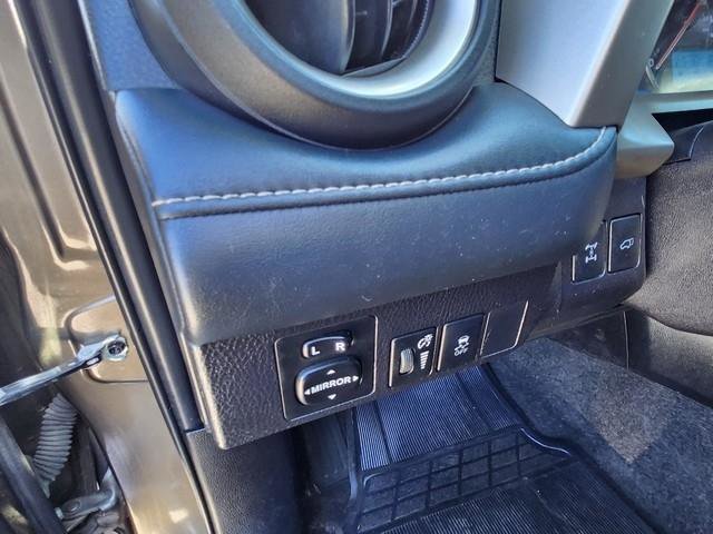 Used 2015 Toyota RAV4 Limited image 9