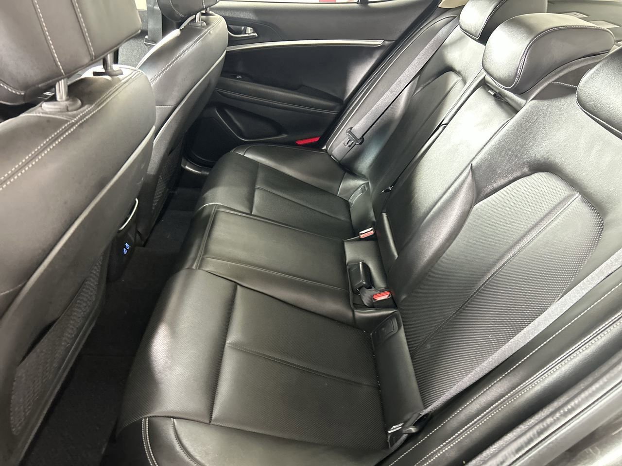 Used 2025 Genesis G70 2.5T image 23