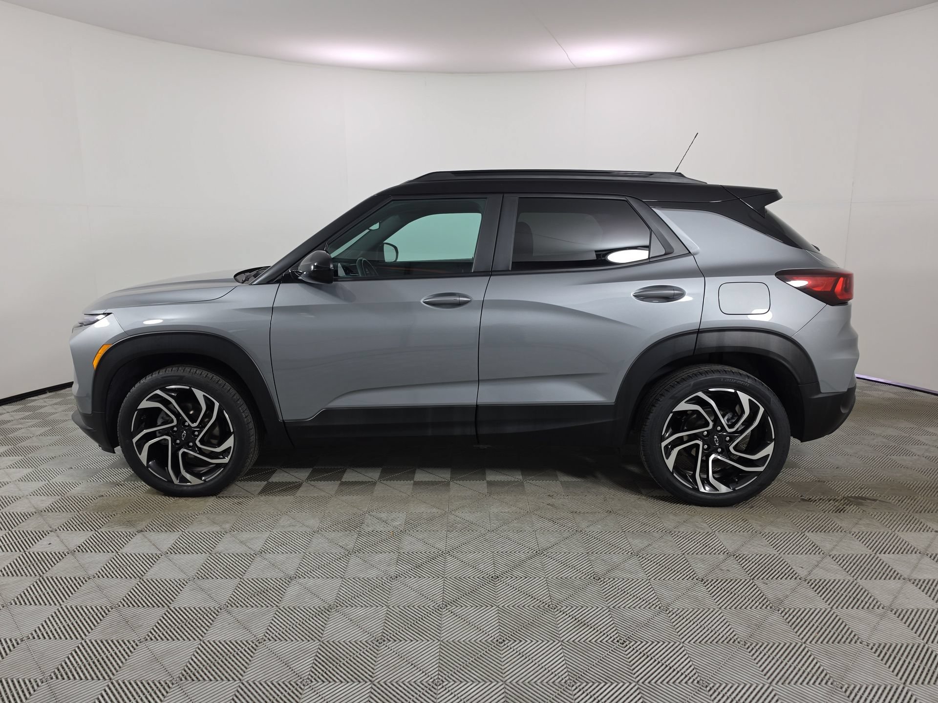 Used 2024 Chevrolet TrailBlazer RS w/ Convenience Package AWD/4WD image 4