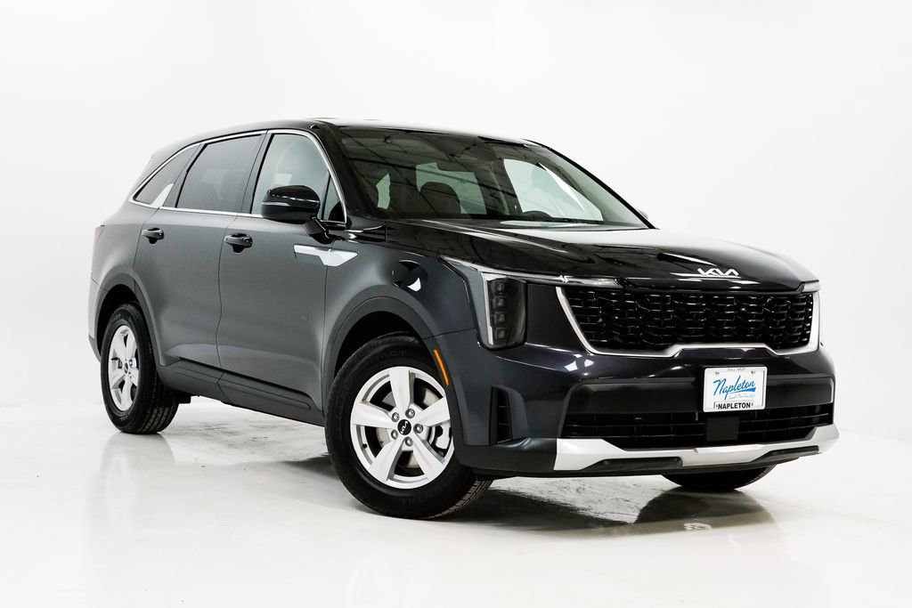 Certified 2025 Kia Sorento LX image 5