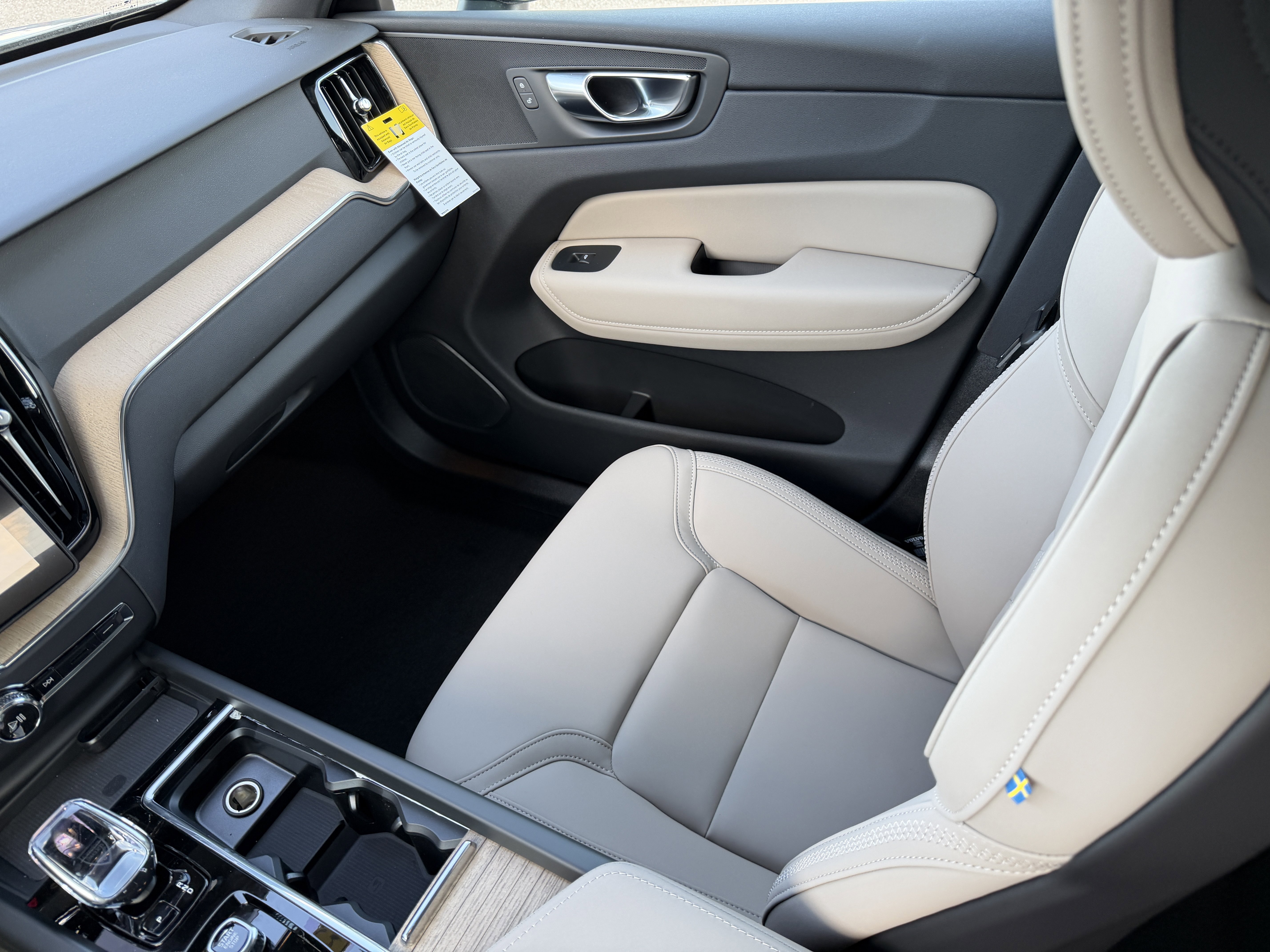 New 2026 Volvo XC60 B5 Plus w/ Climate Package AWD/4WD image 15