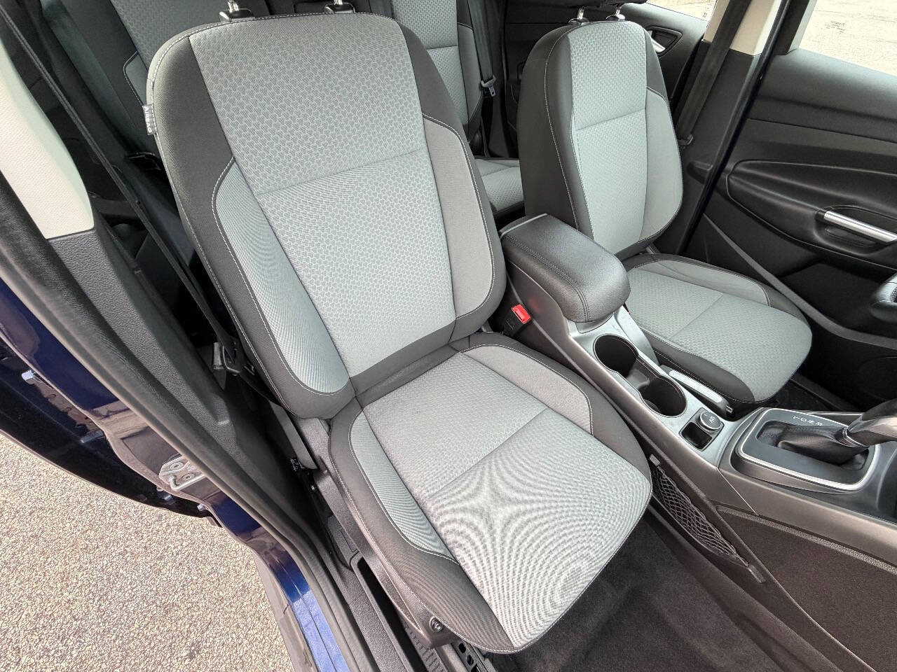 Used 2017 Ford C-MAX Energi SE FWD image 13