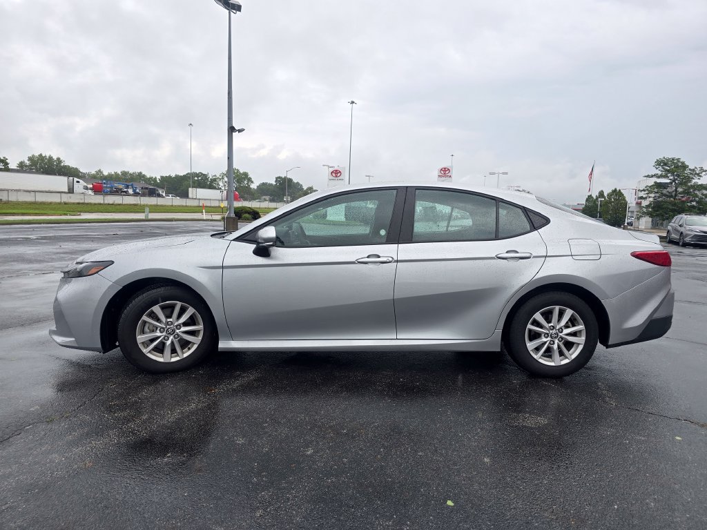 Used 2025 Toyota Camry LE FWD image 12