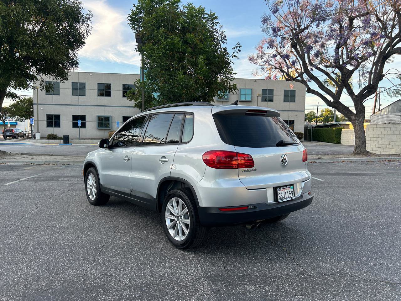 Used 2017 Volkswagen Tiguan Limited w/ Premium Package image 3
