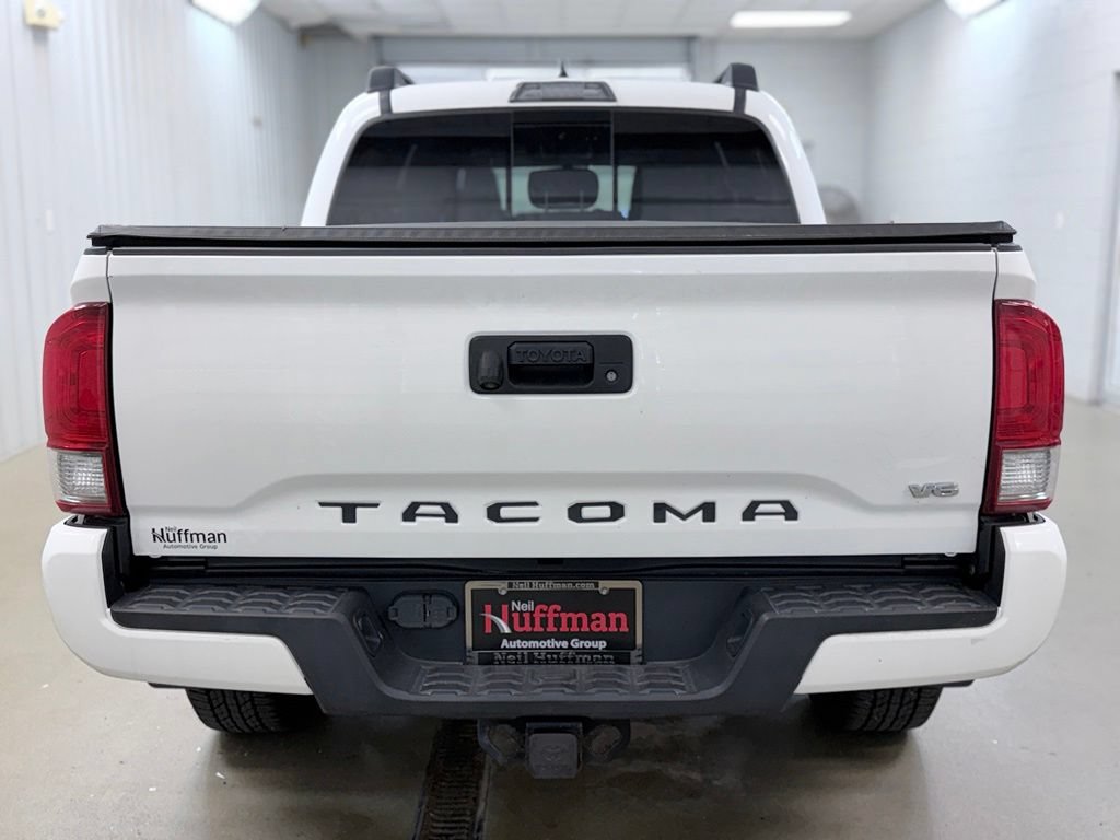 Used 2017 Toyota Tacoma TRD Sport w/ Tow Package AWD/4WD image 7