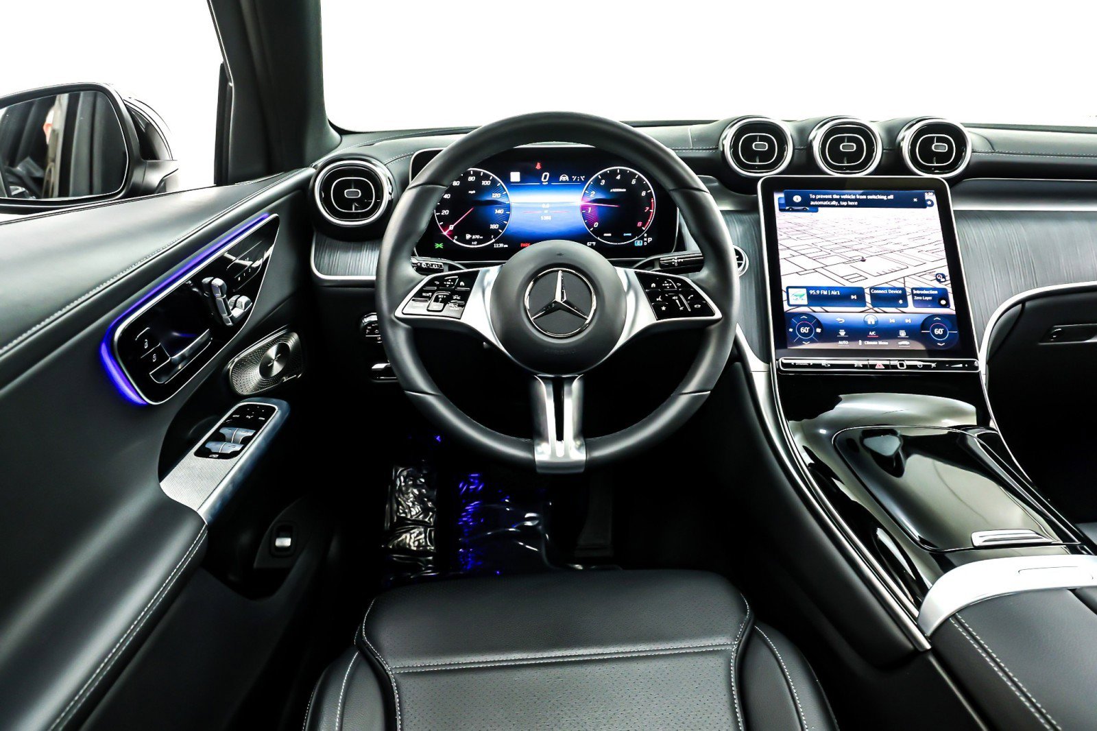 Used 2024 Mercedes-Benz GLC 300 image 6