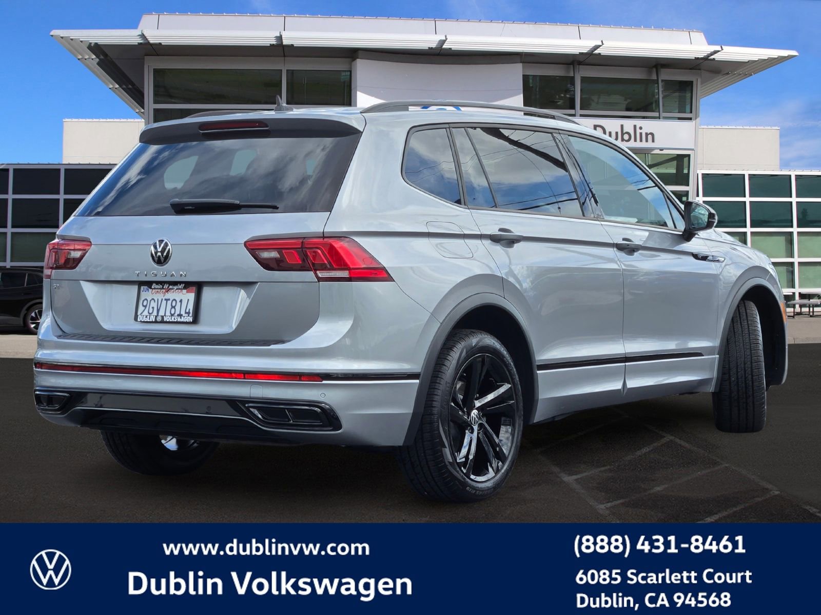 Certified 2023 Volkswagen Tiguan SE R-Line image 4