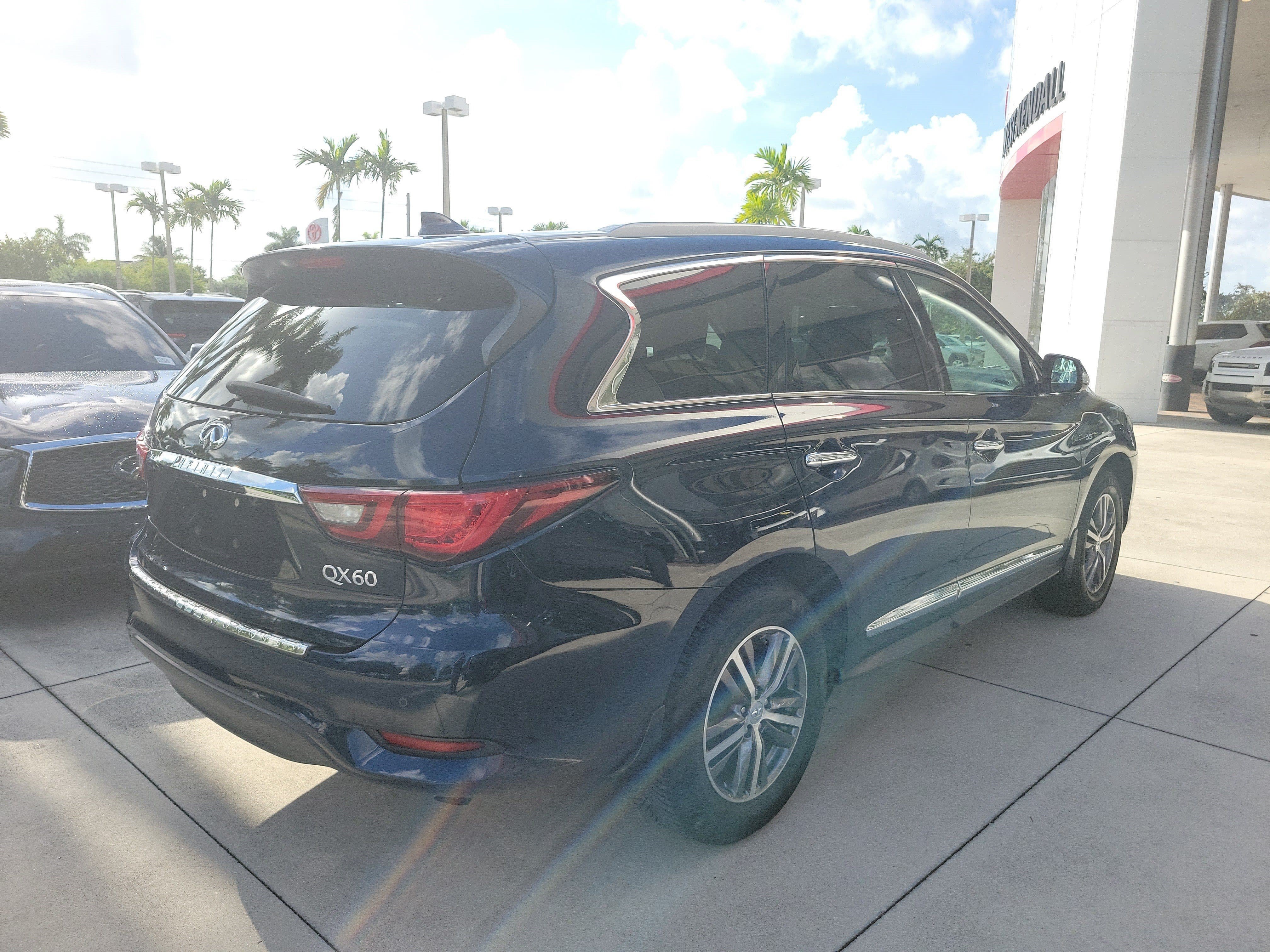 Used 2020 INFINITI QX60 Luxe w/ Essential Package FWD image 7