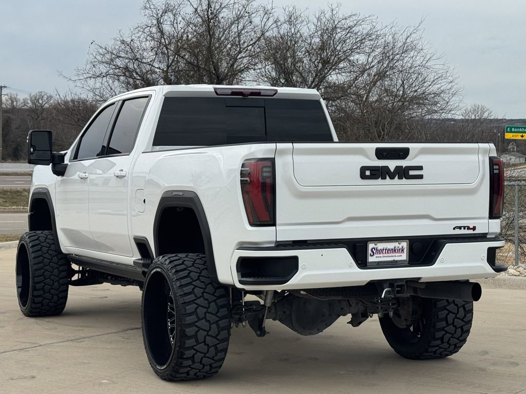 Used 2024 GMC Sierra 2500 AT4 w/ AT4 Preferred Package image 4