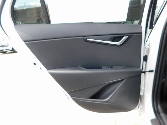 Used 2025 Kia Niro LX image 13