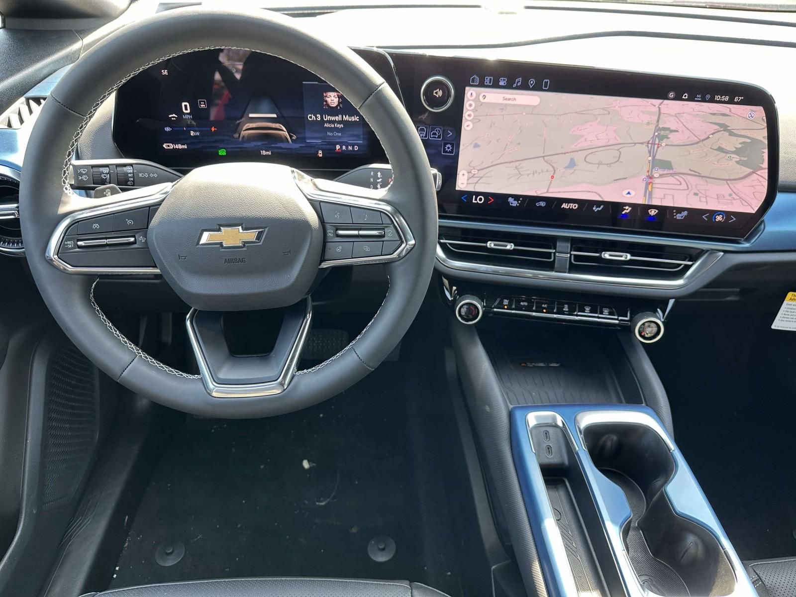 New 2026 Chevrolet Equinox EV LT w/ LPO, Blackout Package FWD image 8