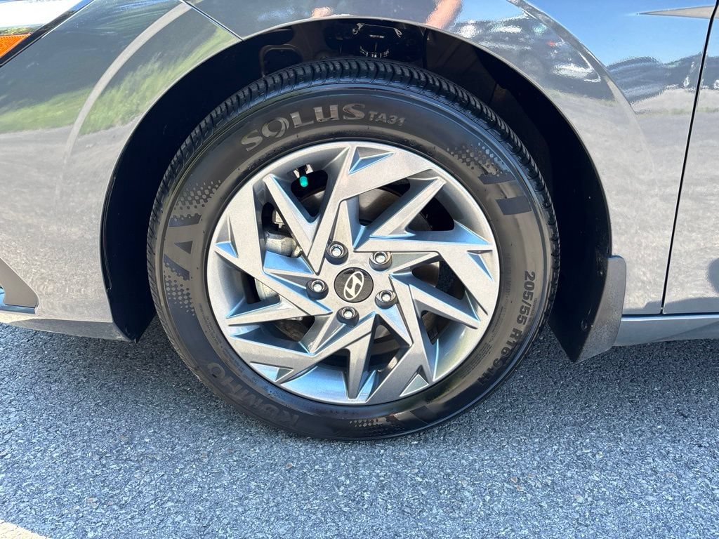 Certified 2024 Hyundai Elantra SEL FWD image 11