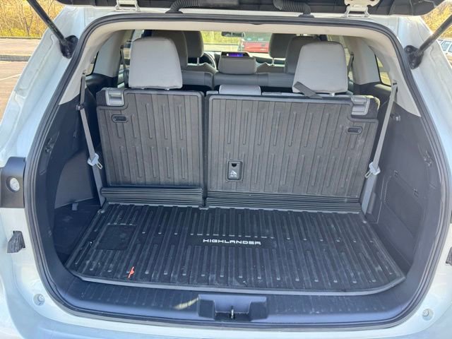 Used 2023 Toyota Highlander L image 9