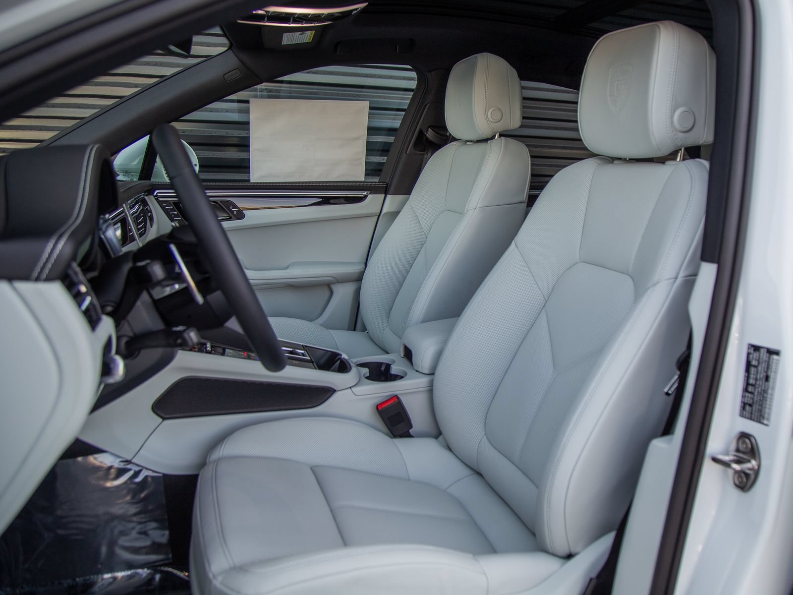 New 2026 Porsche Macan AWD/4WD image 5