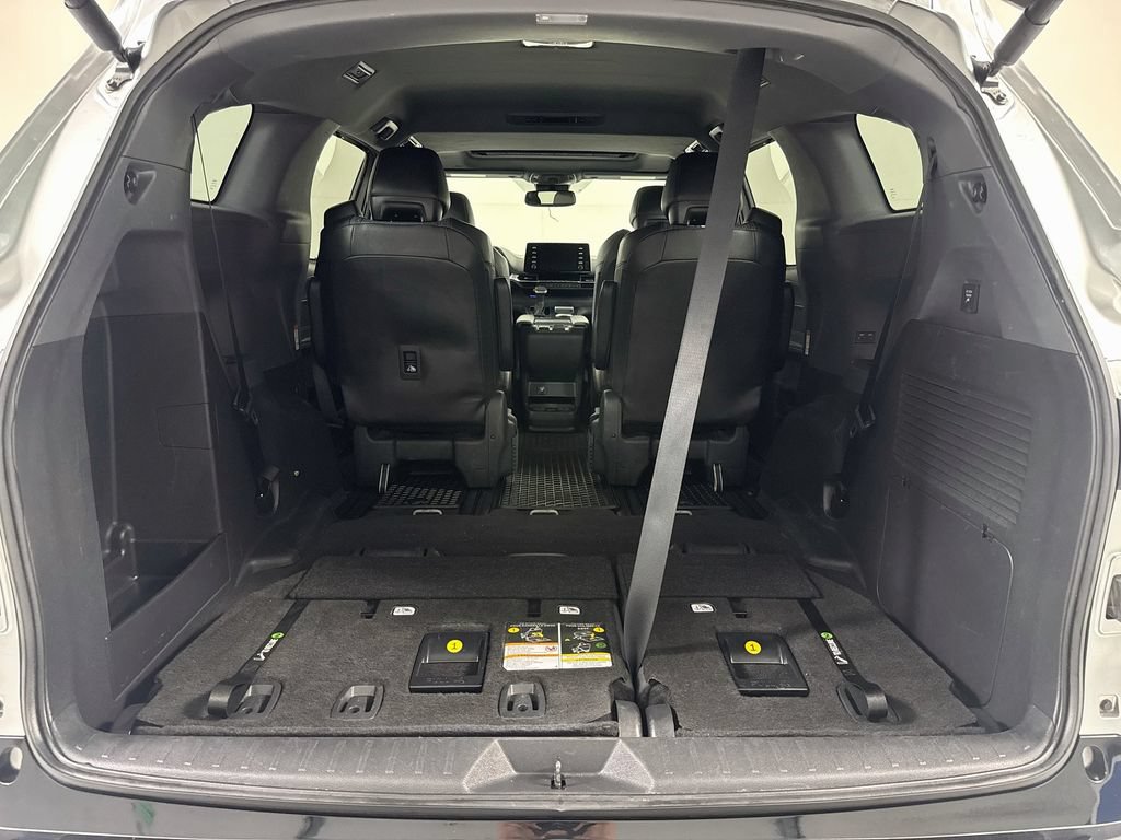 Used 2023 Toyota Sienna XSE AWD/4WD image 27