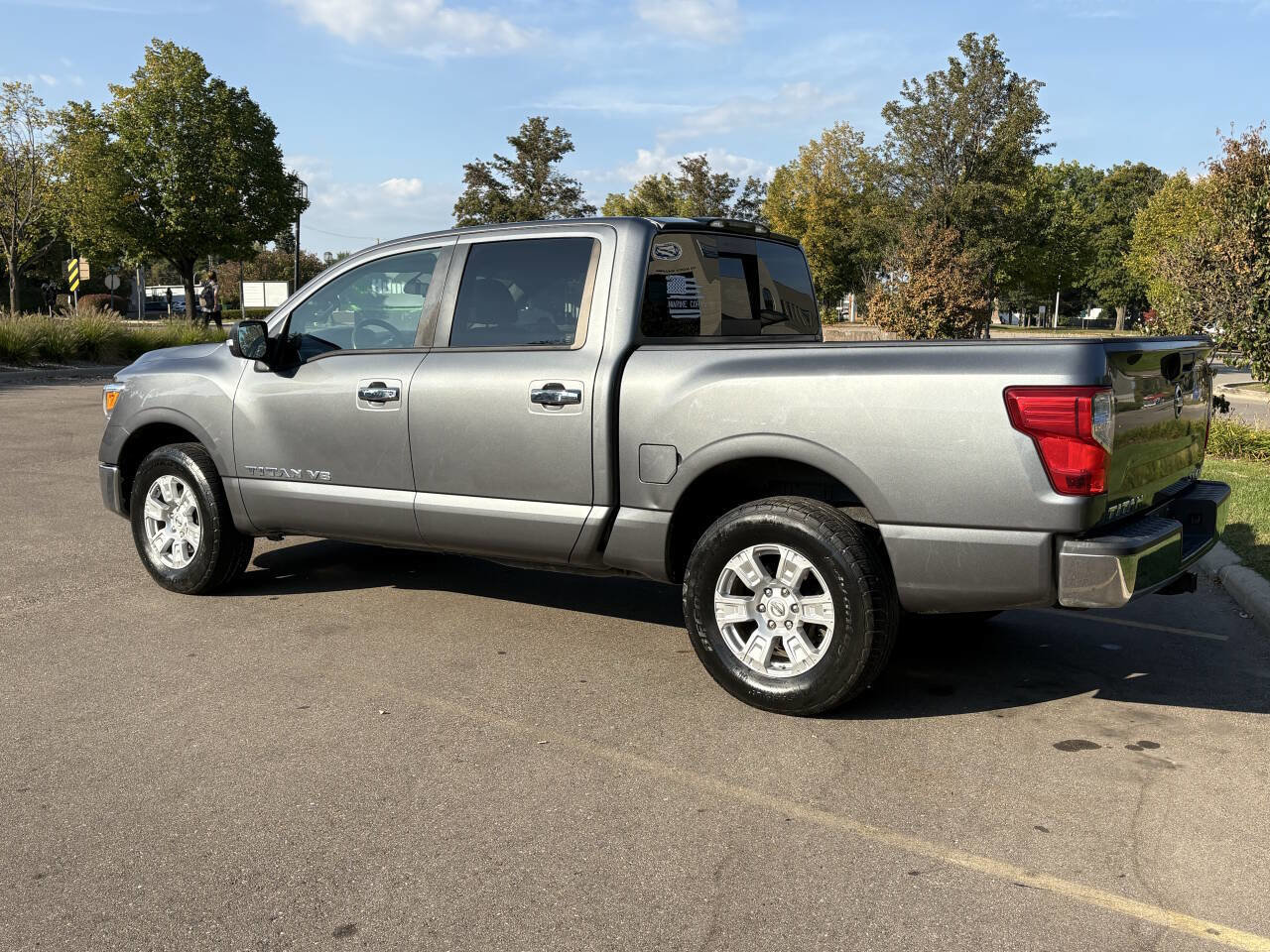 Used 2018 Nissan Titan SV image 13