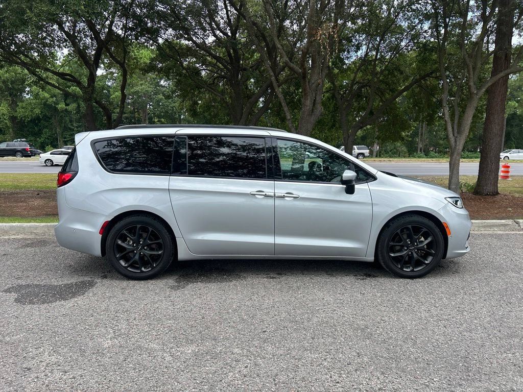Used 2023 Chrysler Pacifica Touring-L w/ Uconnect Theater Family Group FWD image 5