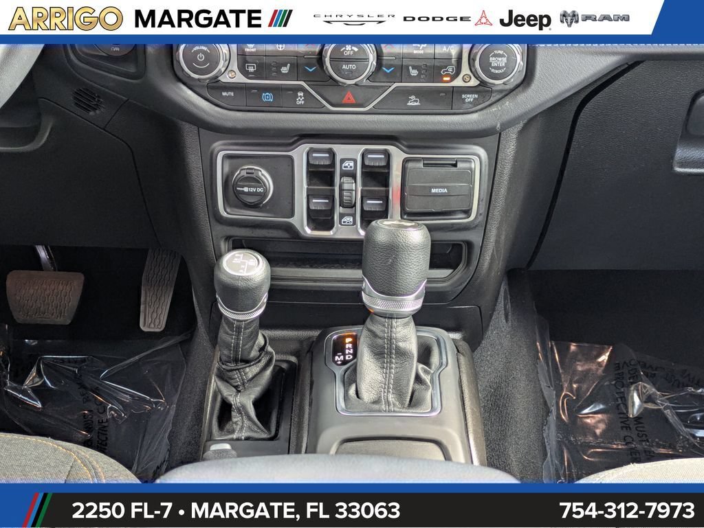 Used 2025 Jeep Wrangler Unlimited Sahara AWD/4WD image 19