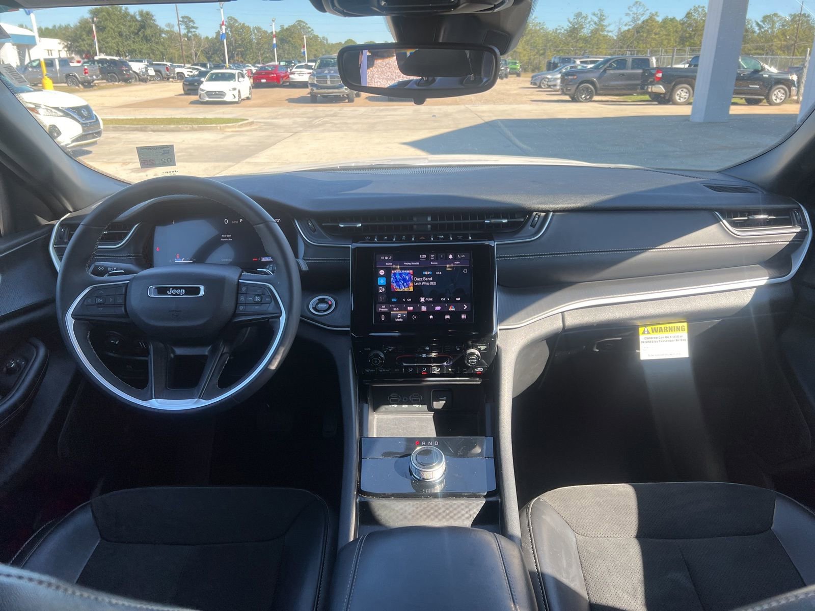 Used 2024 Jeep Grand Cherokee Altitude image 9