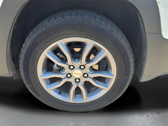 Used 2024 GMC Terrain SLT image 23