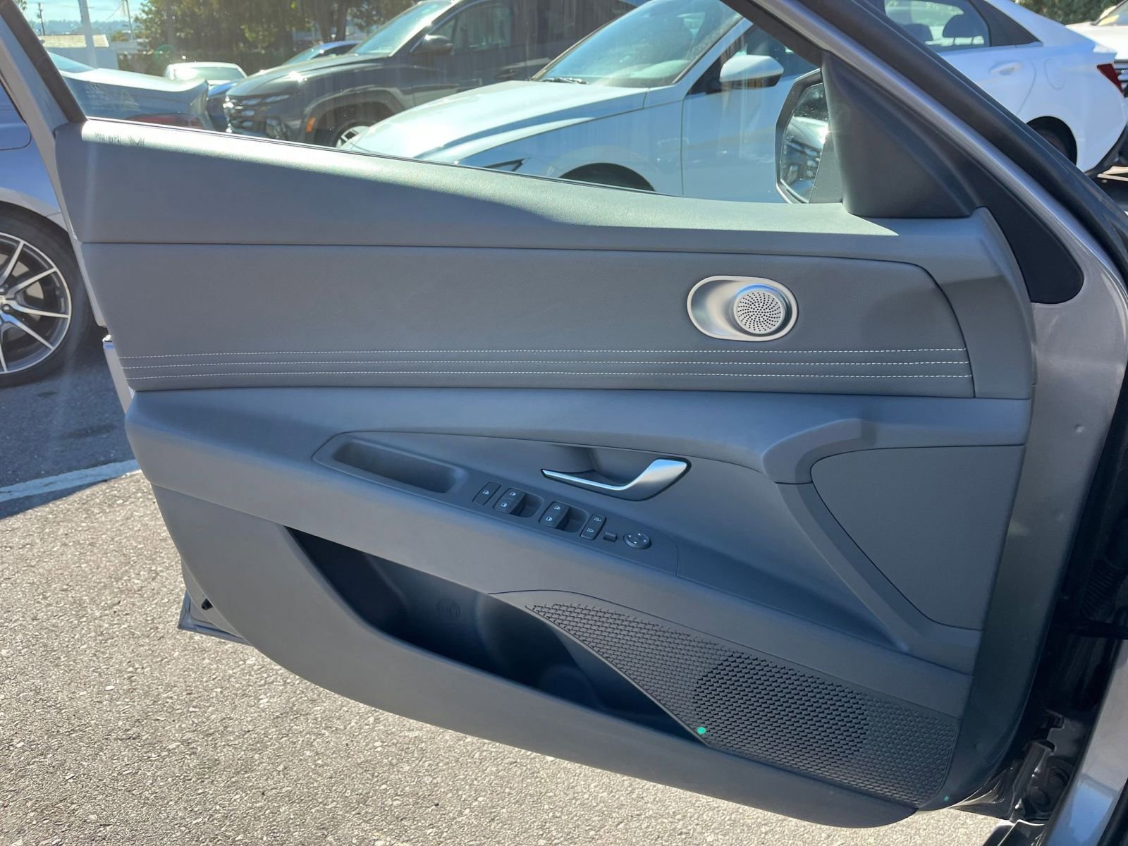 Used 2025 Hyundai Elantra SEL image 18