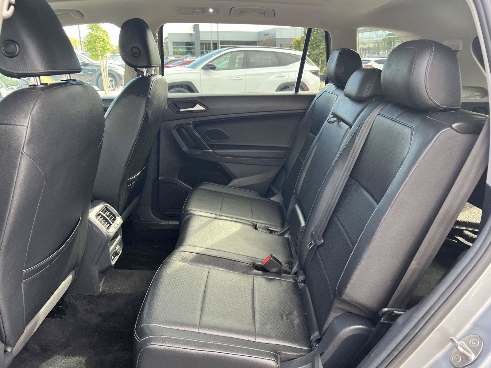 Used 2020 Volkswagen Tiguan SEL w/ 3rd Row Seat Package AWD/4WD image 27