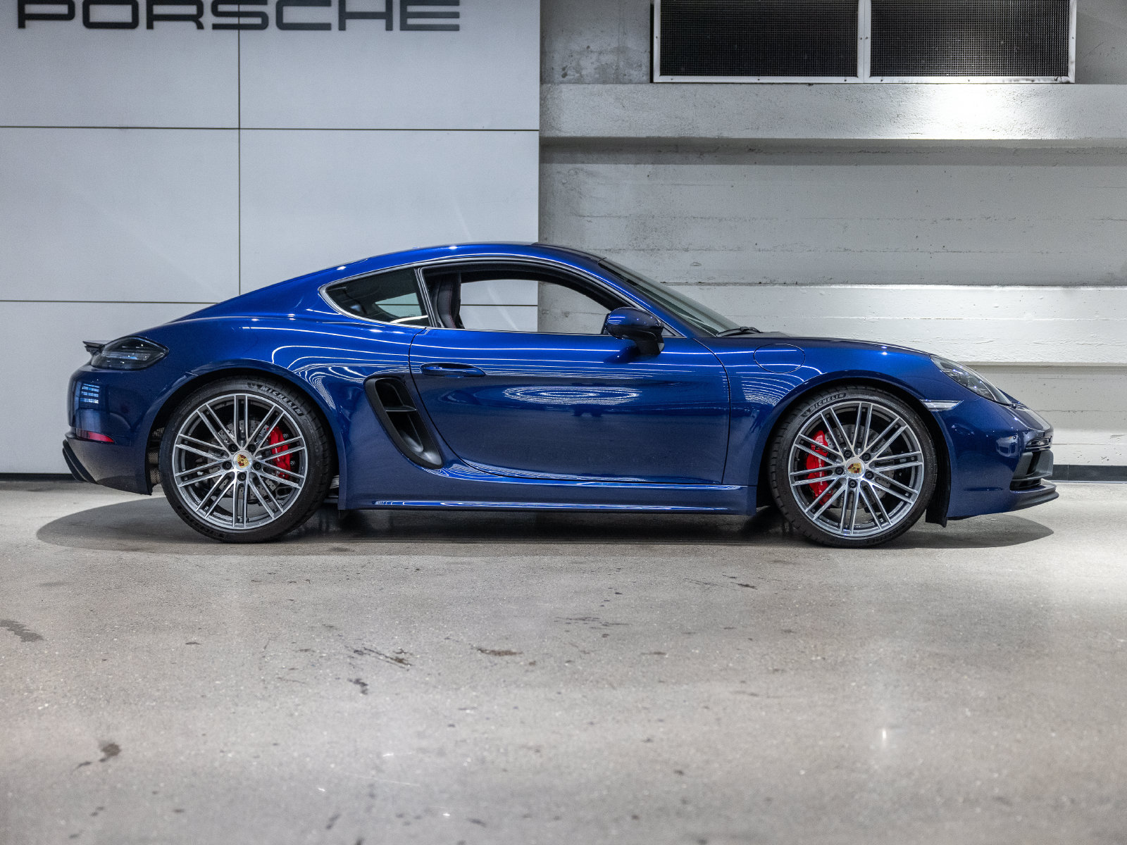 Certified 2025 Porsche 718 Cayman GTS RWD image 18