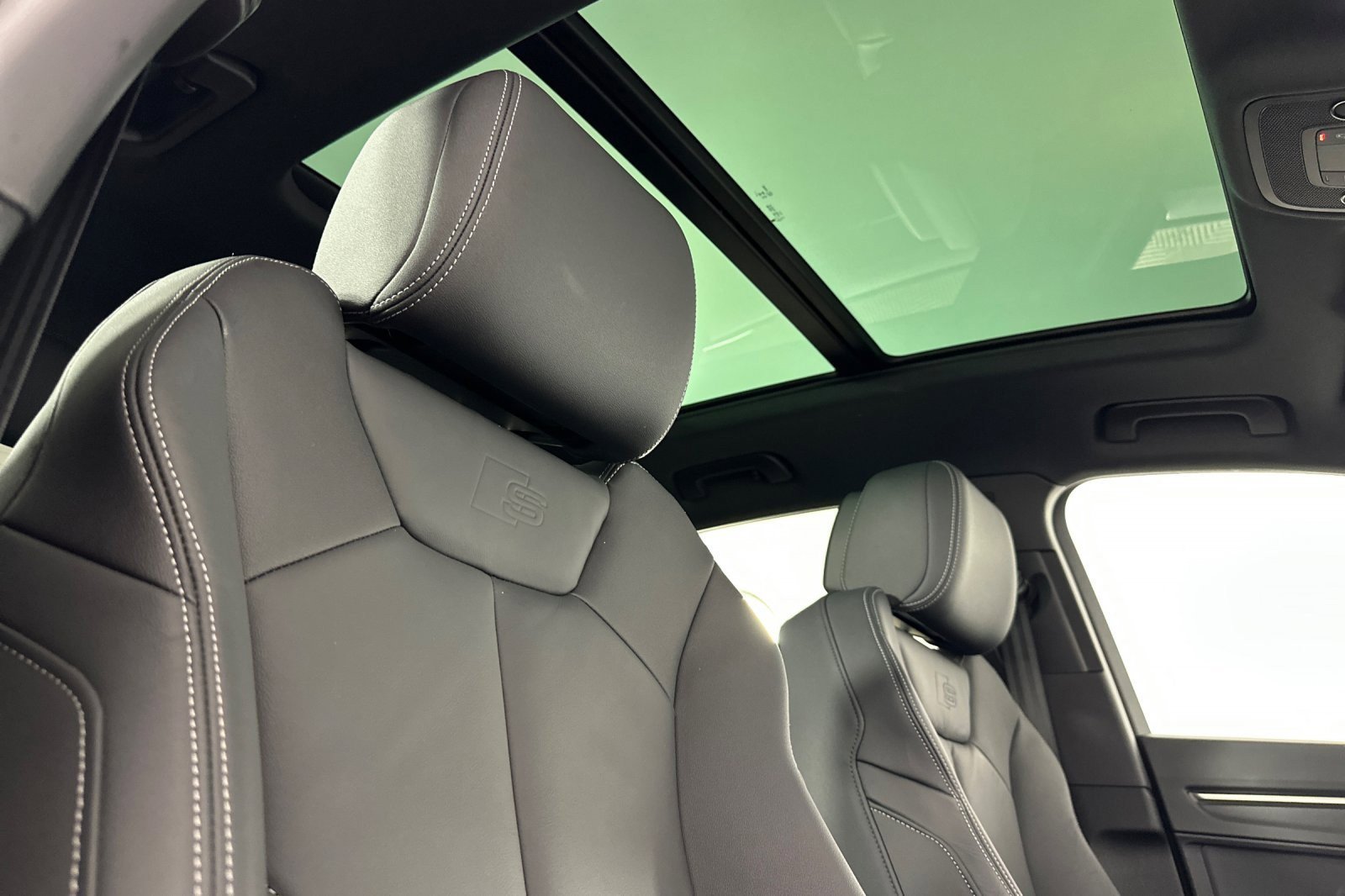 Used 2025 Audi Q3 2.0T Premium w/ Convenience Package image 16