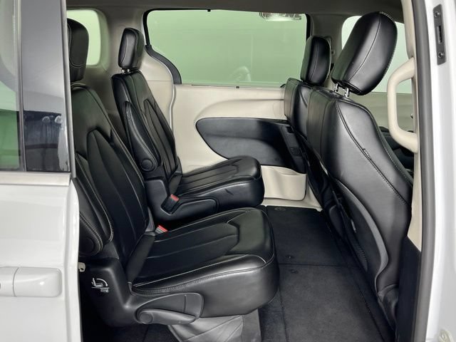 Used 2024 Chrysler Pacifica Touring-L FWD image 29