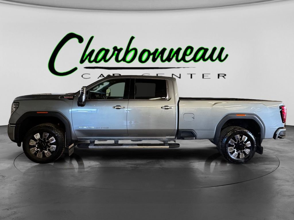 Used 2024 GMC Sierra 3500 Denali image 2