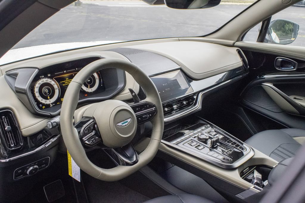 New 2025 Aston Martin DBX 707 image 9