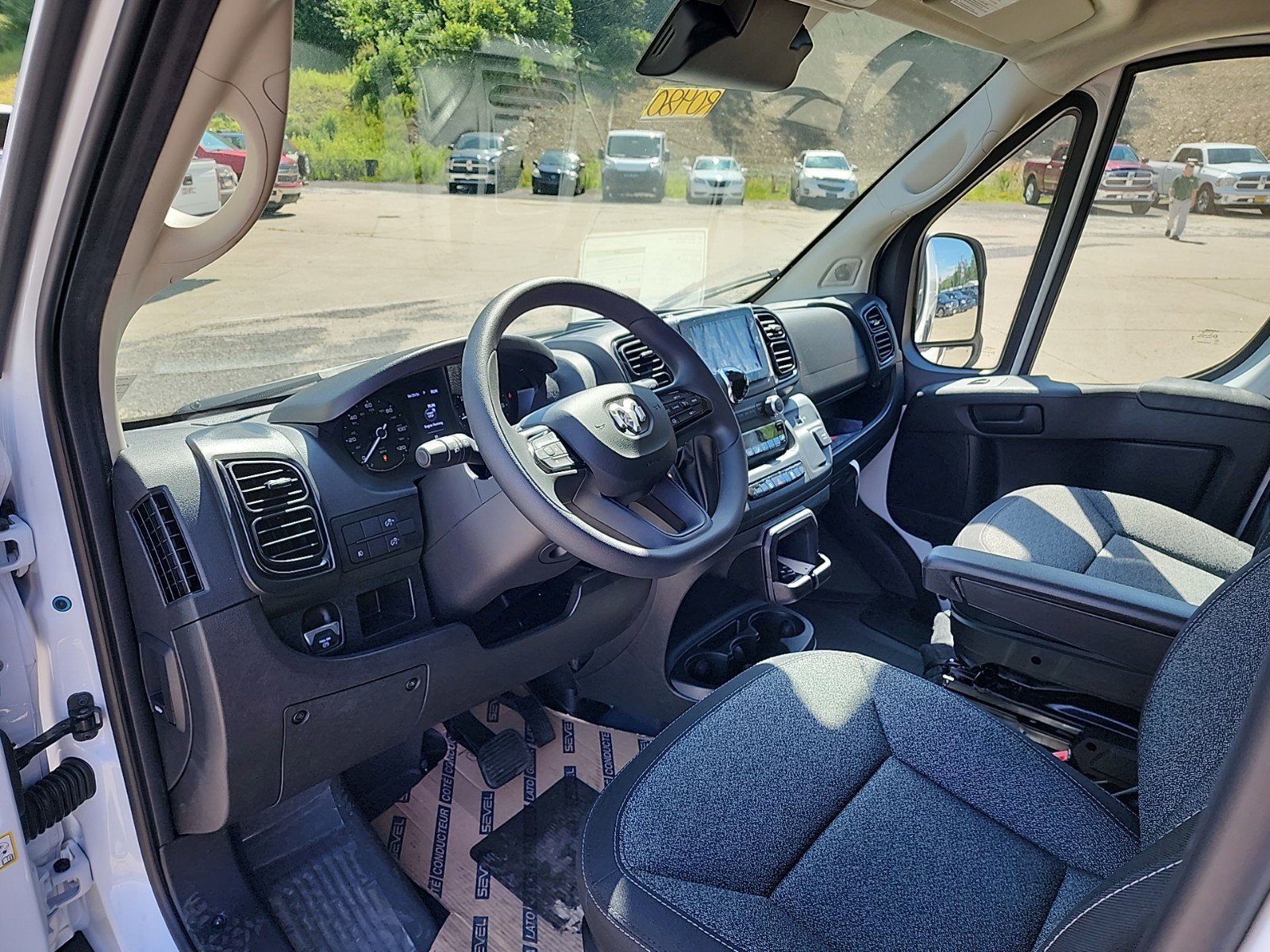 New 2024 RAM ProMaster 3500 w/ Convenience Group image 22