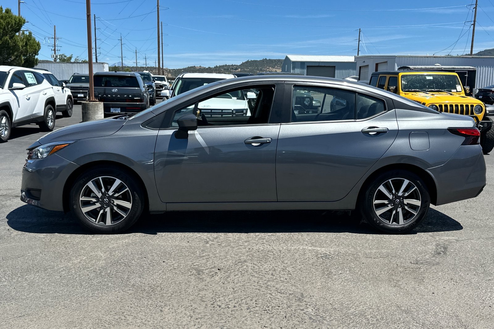 Used 2025 Nissan Versa SV FWD image 7