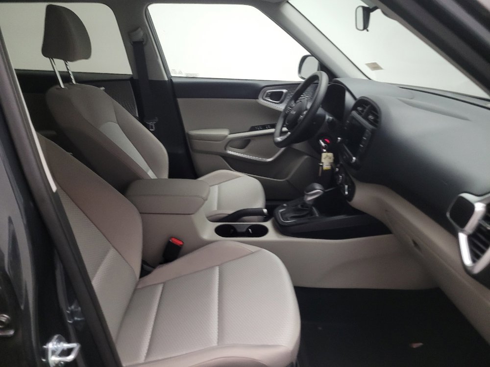 Used 2025 Kia Soul LX FWD image 21