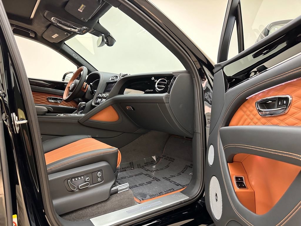 Used 2024 Bentley Bentayga image 29