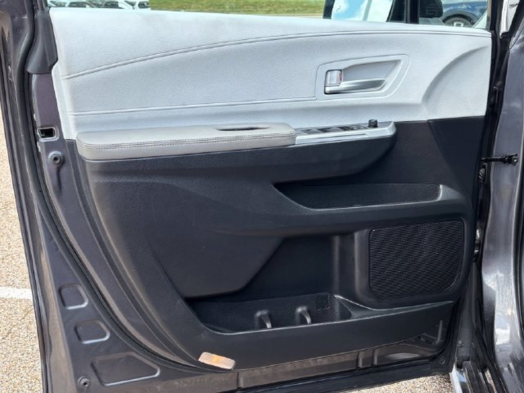 Used 2025 Toyota Sienna XLE FWD image 28