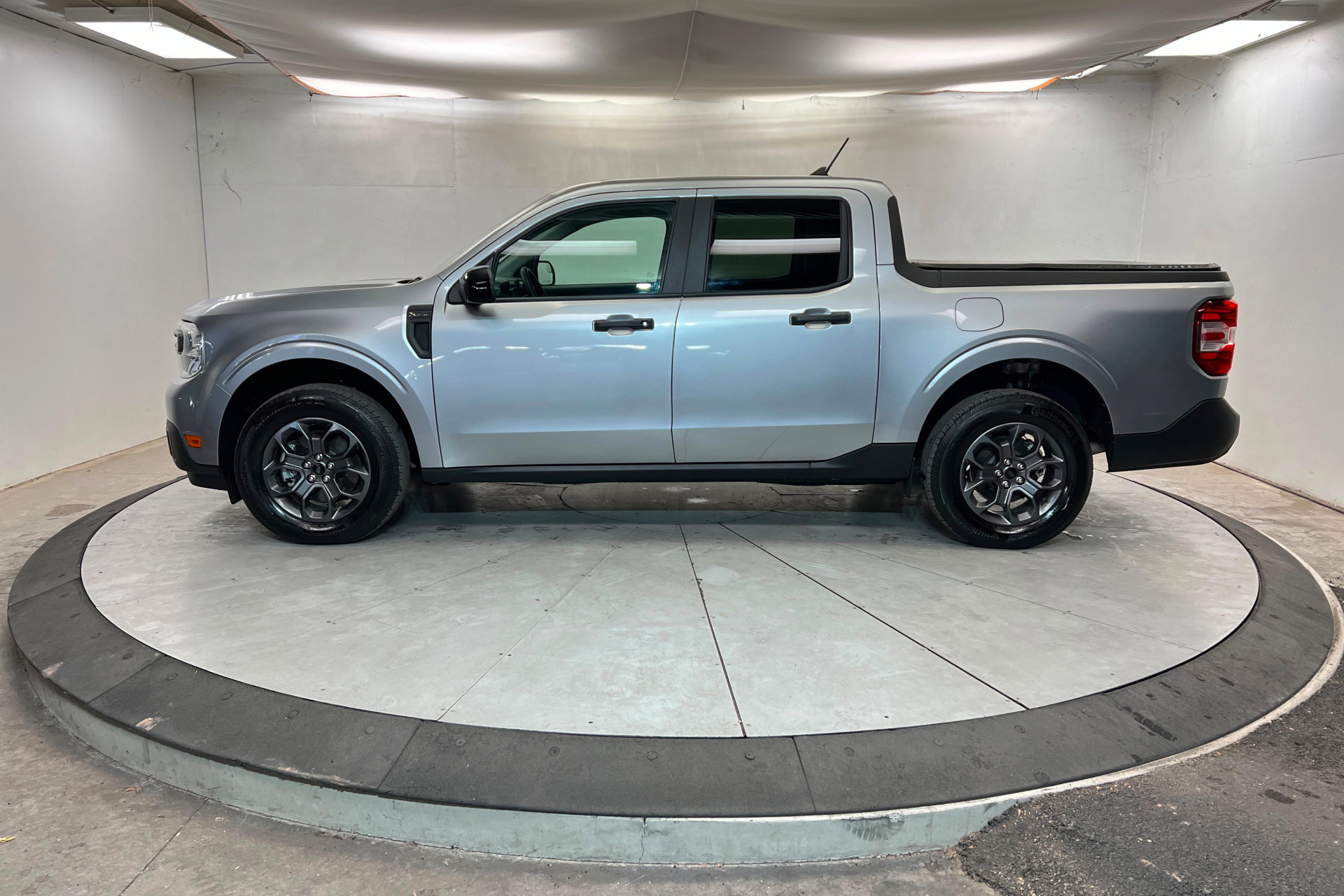 Used 2024 Ford Maverick XLT w/ XLT Luxury Package image 2