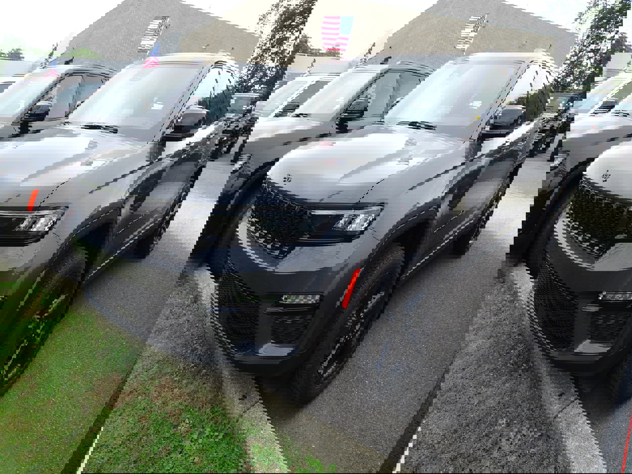 New 2025 Jeep Grand Cherokee Limited image 1