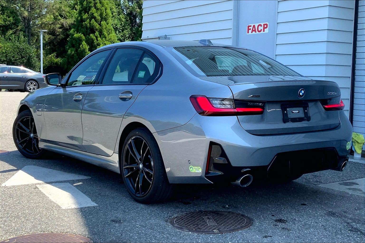Used 2023 BMW 330e xDrive w/ M Sport Package AWD/4WD image 3