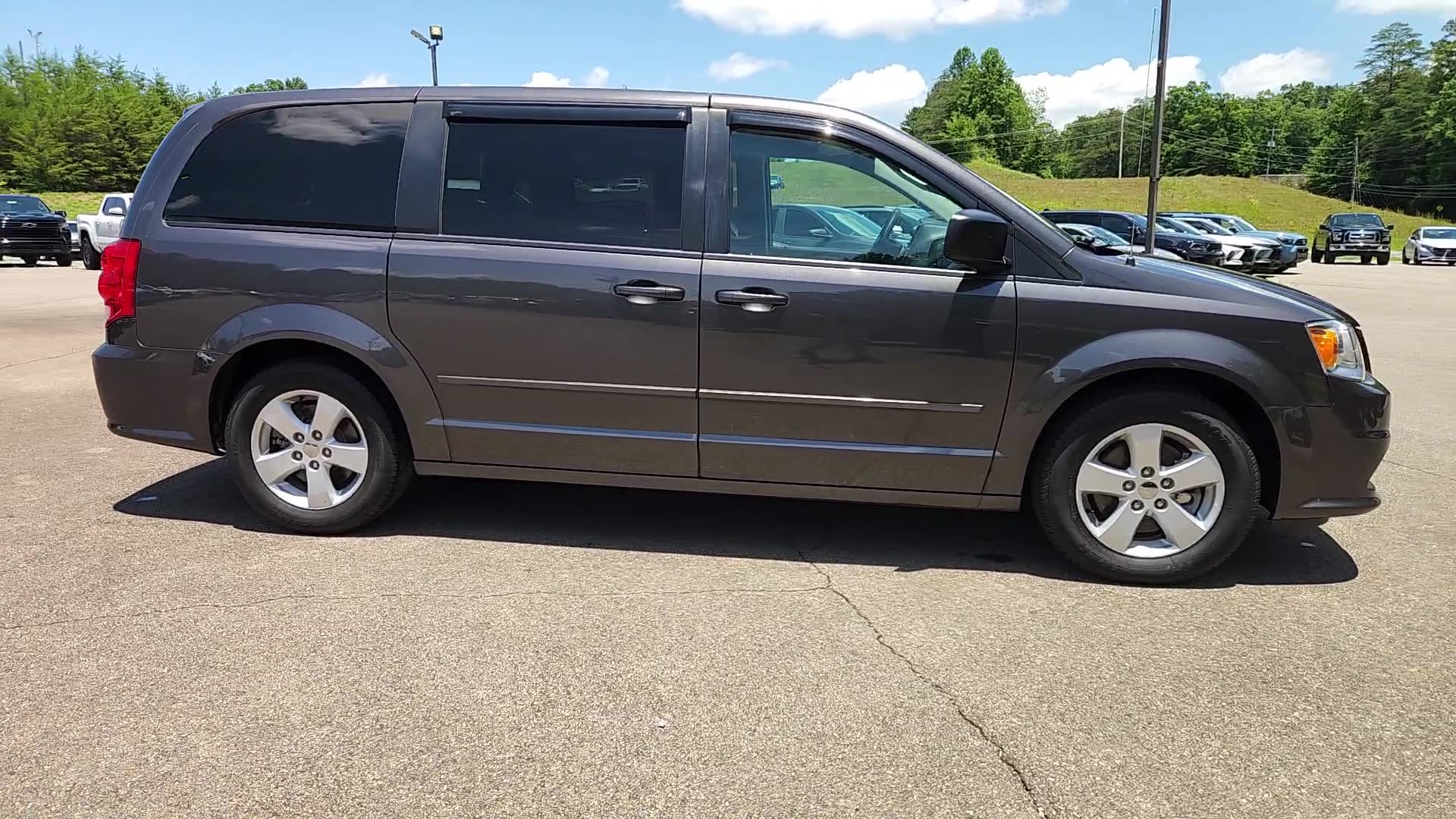 Used 2016 Dodge Grand Caravan SE w/ Quick Order Package 29E SE FWD image 8