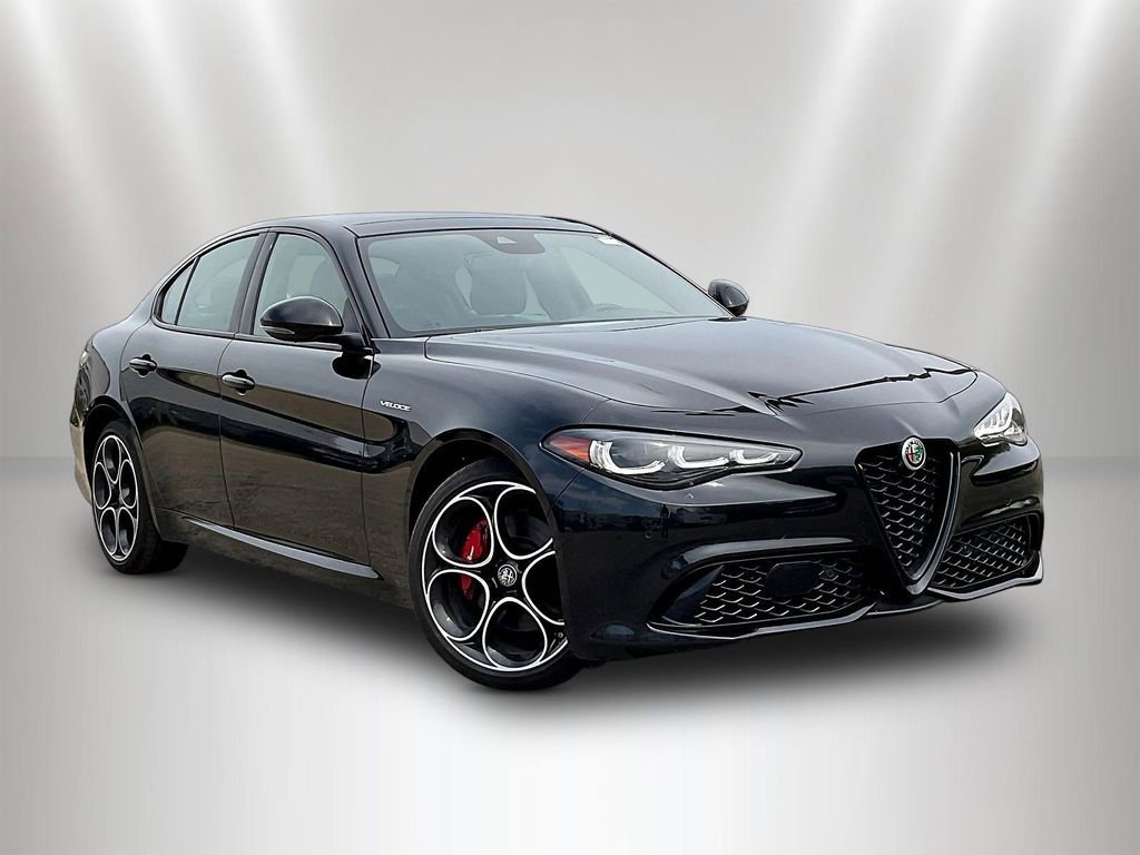Used 2024 Alfa Romeo Giulia Veloce AWD/4WD image 3