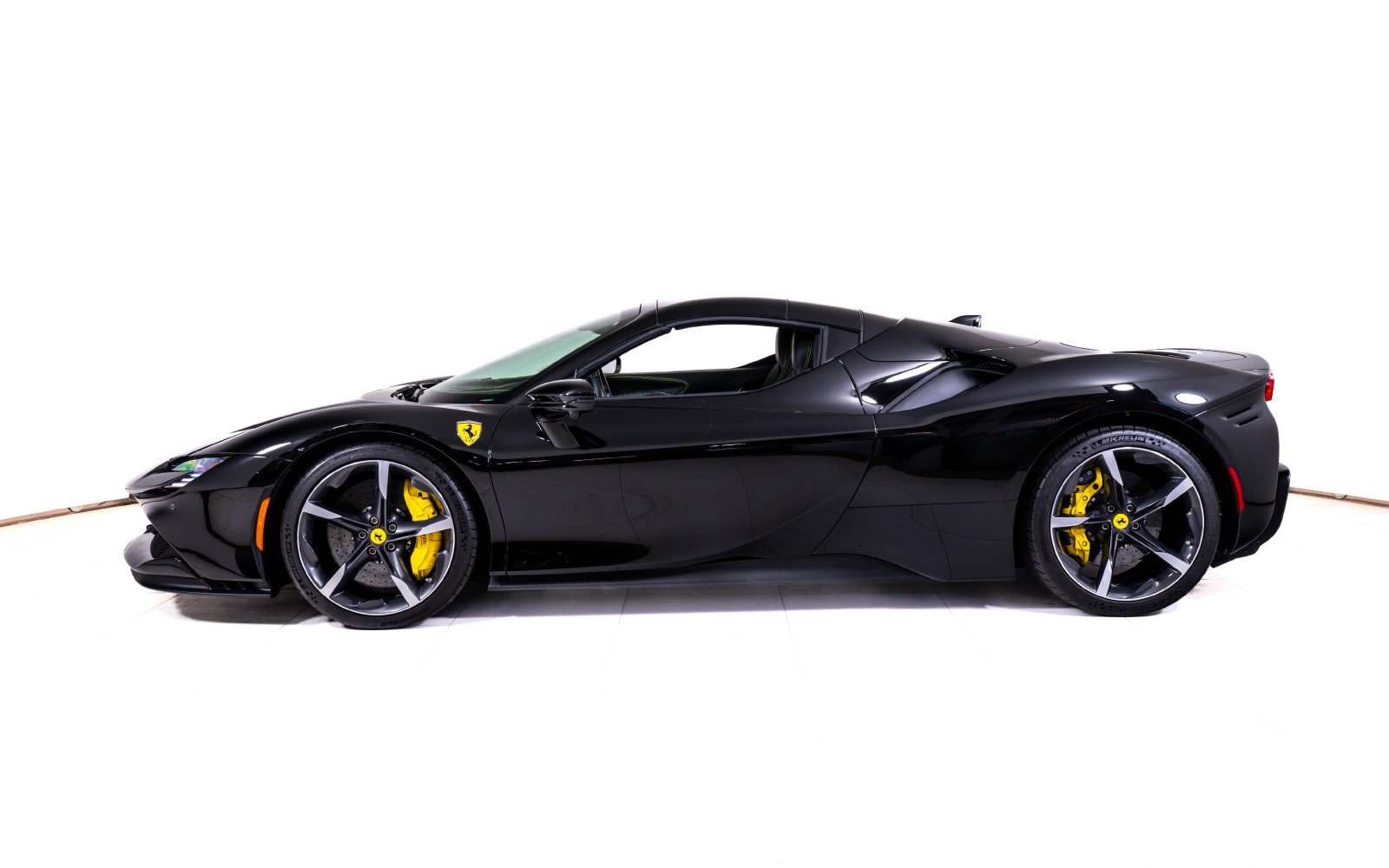 Used 2022 Ferrari SF90 Spider AWD/4WD image 3